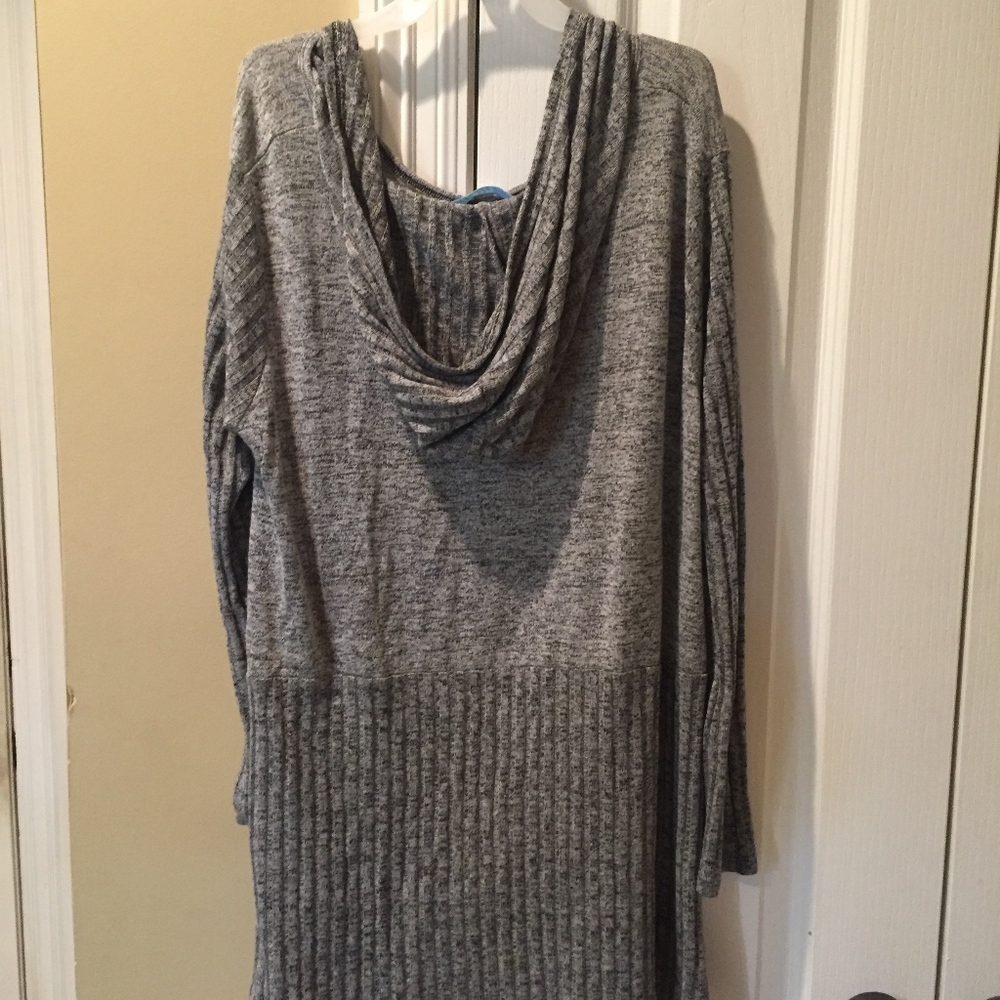 sweaters - Picture 3 of 3